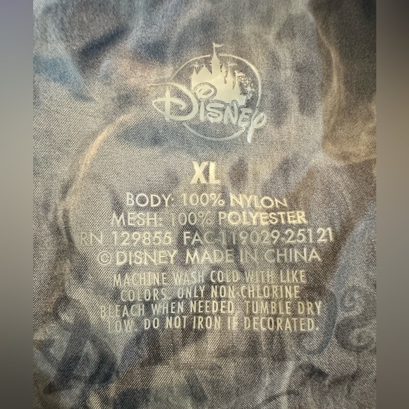 NWT RunDisney 2025 Haloween 1/2 Marathon Wind Breaker UNISEX - Picture 3 of 3